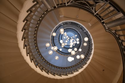 Staircases in London that will leave you speechless (iconic interiors, museums & luxury stores)