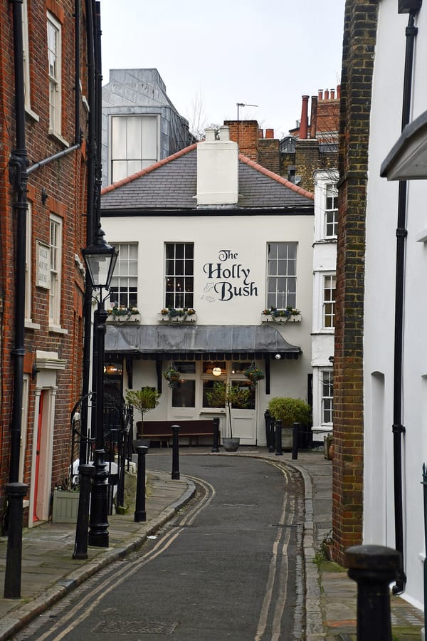 discover-the-holly-bush-iconic-hampstead-pub-with-top-notch-food